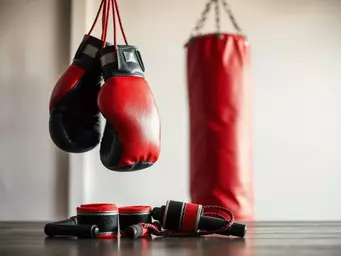 Trening na worku bokserskim – techniki i sprzęt niezbędny do efektywnych ćwiczeń